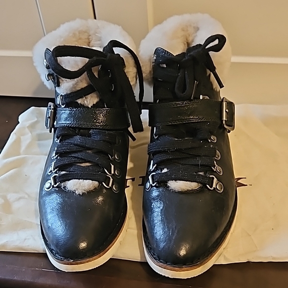 Trask winter black ankle boots. Fake  white fur trim - Picture 2 of 4